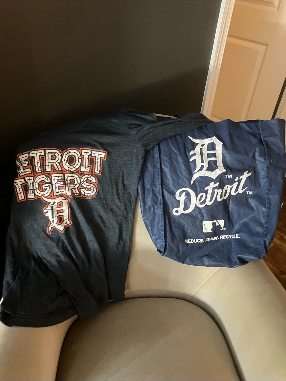 Detroit Tigers  Navy Graphic Tee & Tote